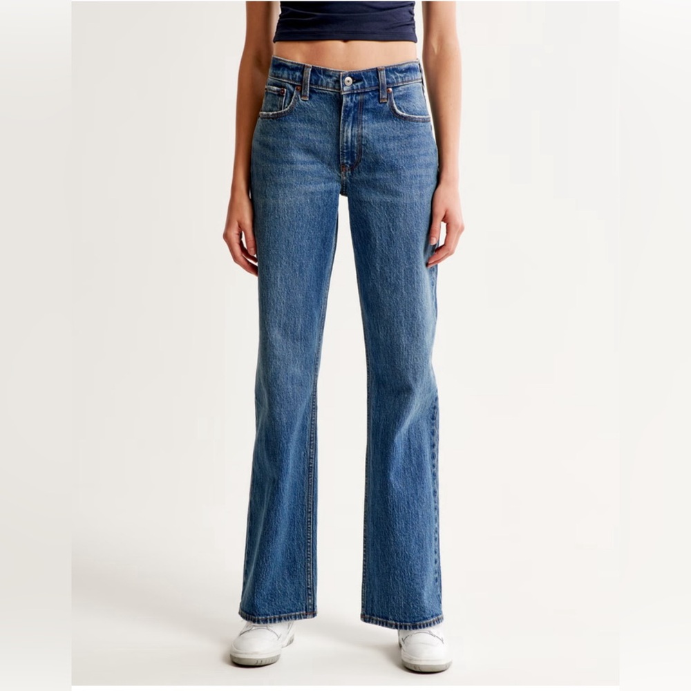 Hollister Women’s Low Rise Baggy Jeans Medium Rinse Plus Size 14 NWT - Picture 2 of 8
